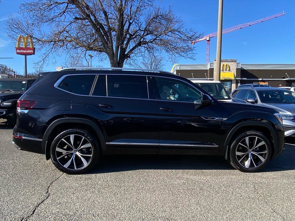 Certified 2024 Volkswagen Atlas SEL Premium R-Line image 2
