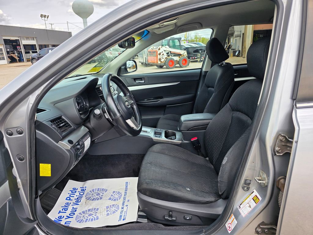 Used 2010 Subaru Outback 2.5i Premium AWD/4WD image 14