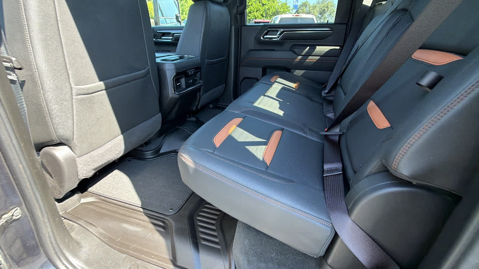 Used 2024 GMC Sierra 2500 AT4 w/ AT4 Premium Plus Package AWD/4WD image 17