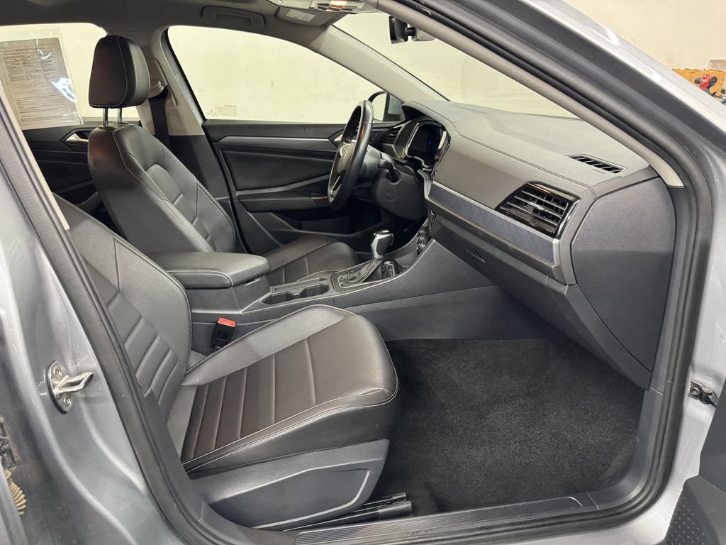 Used 2024 Volkswagen Jetta SE FWD image 23