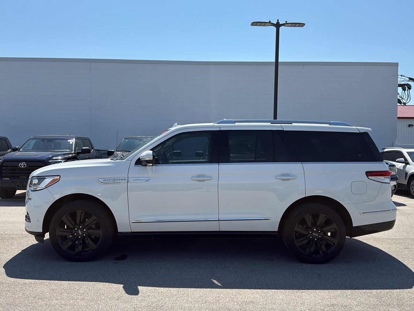 Used 2024 Lincoln Navigator Reserve w/ Equipment Group 201A AWD/4WD image 5
