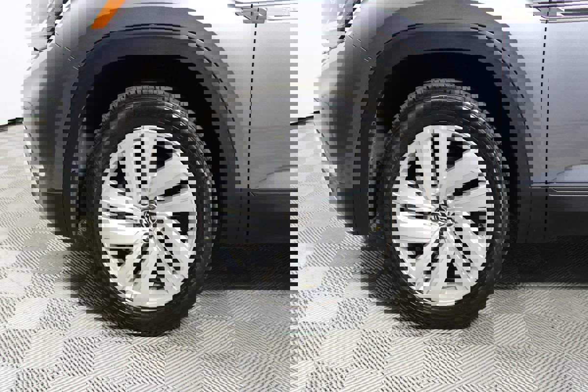 Used 2021 Volkswagen Atlas Cross Sport SE w/ Panoramic Sunroof Package image 47