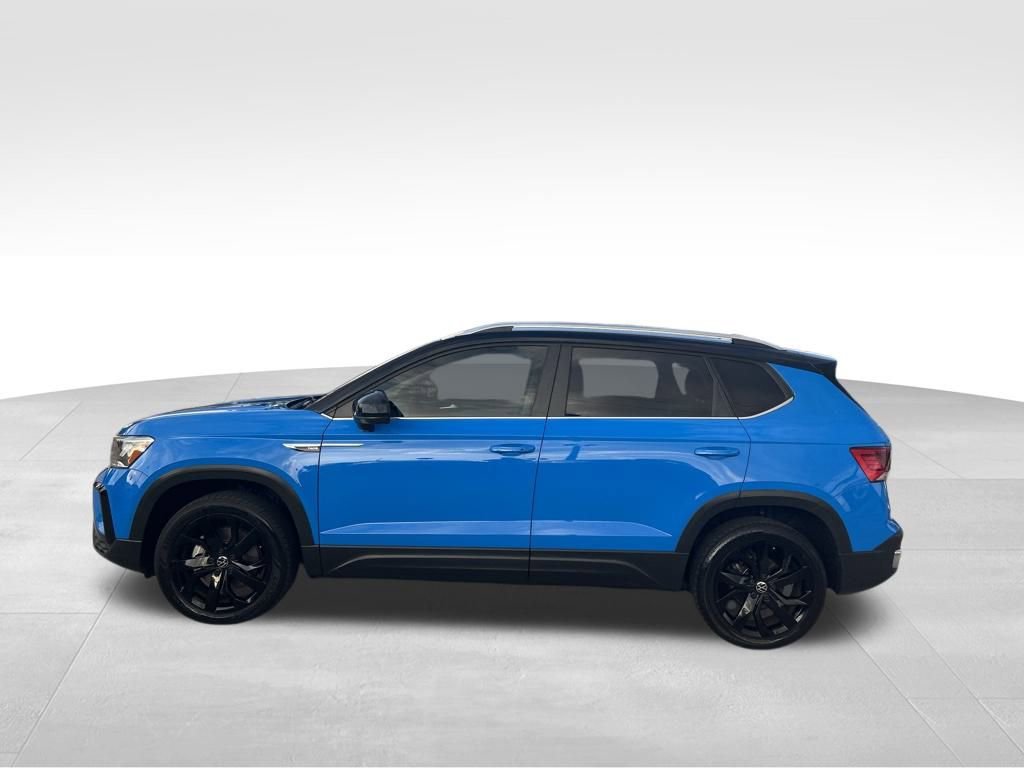 Used 2023 Volkswagen Taos SE w/ Panoramic Sunroof Package image 7