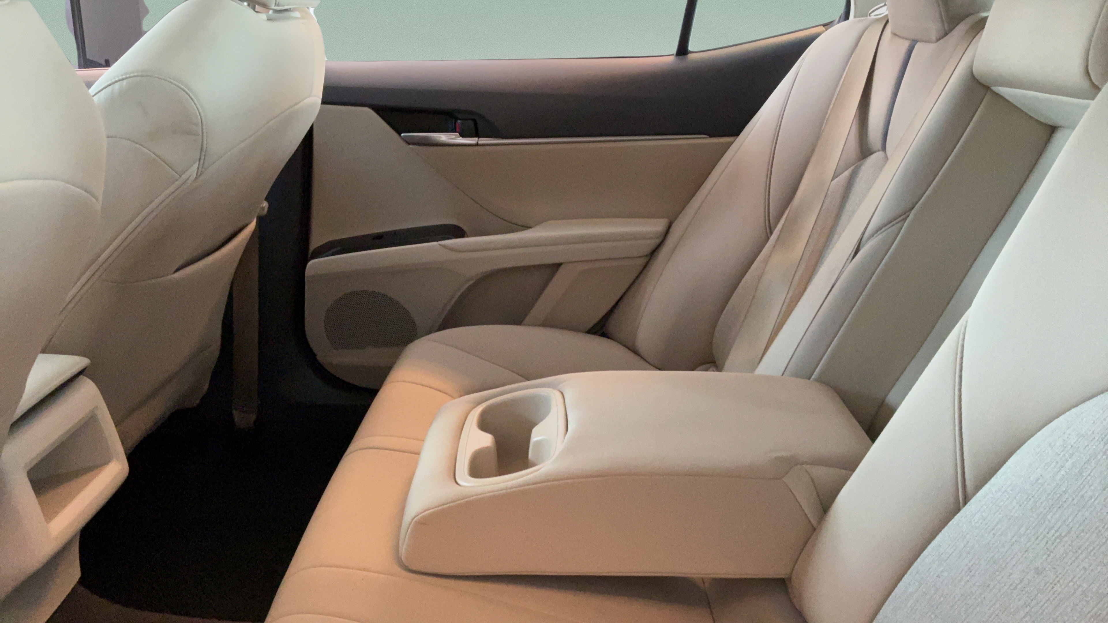 Used 2024 Toyota Camry LE w/ Convenience Package FWD image 31