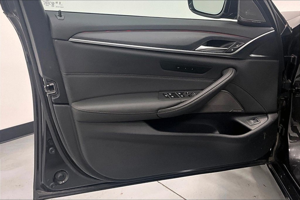 Used 2023 BMW 530i xDrive AWD/4WD image 18