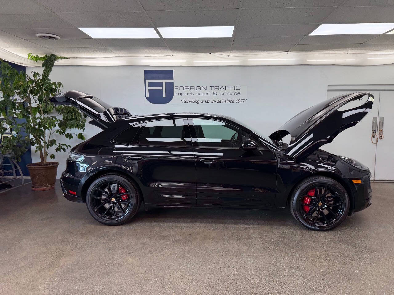 Used 2025 Porsche Macan GTS w/ Premium Package Plus (PU3) AWD/4WD image 53