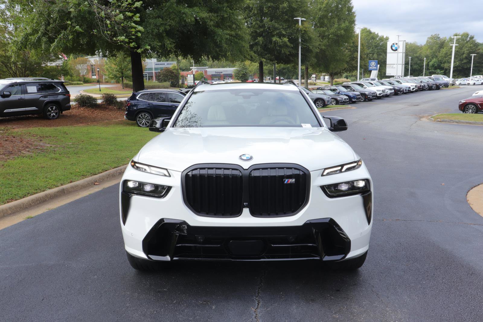 New 2026 BMW X7 M60i image 3