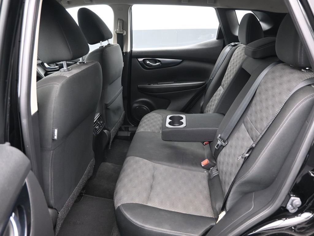 Used 2018 Nissan Rogue Sport SV w/ SV All-Weather Package image 21