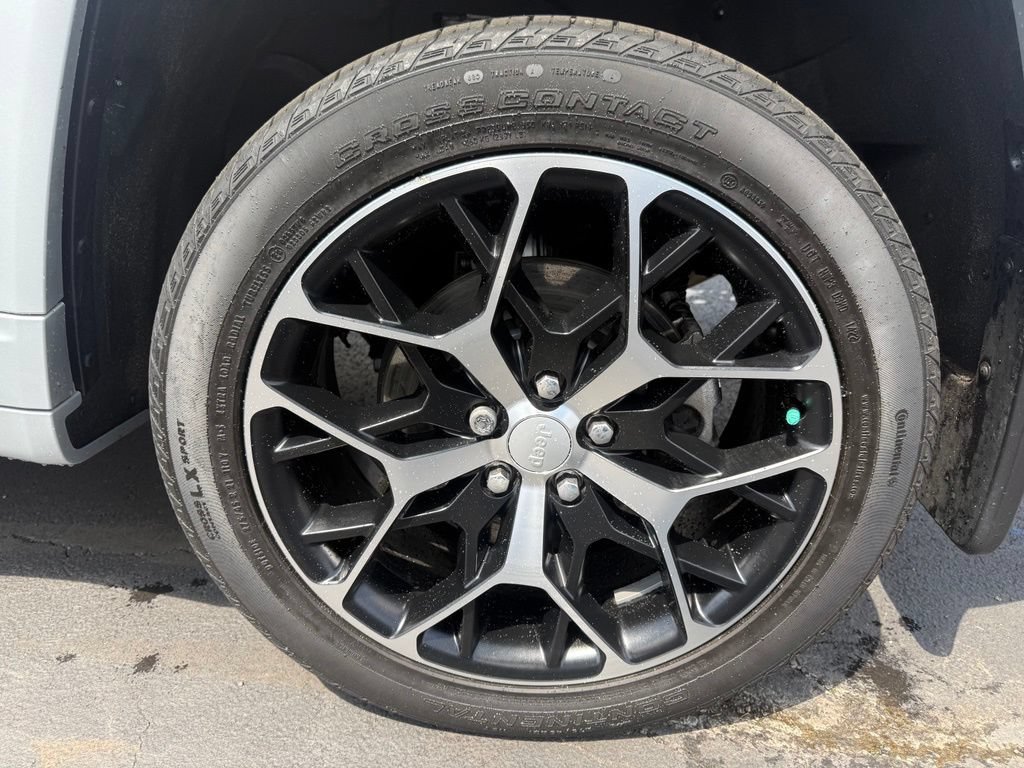 Used 2023 Jeep Grand Cherokee Summit AWD/4WD image 39