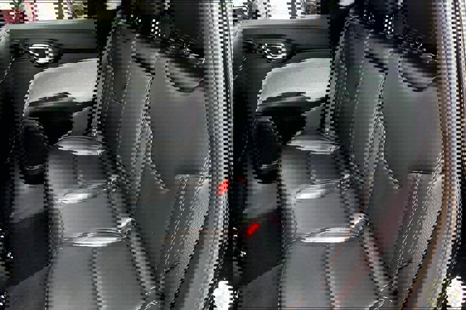 Used 2024 Jeep Compass Latitude w/ Sun and Sound Group image 19