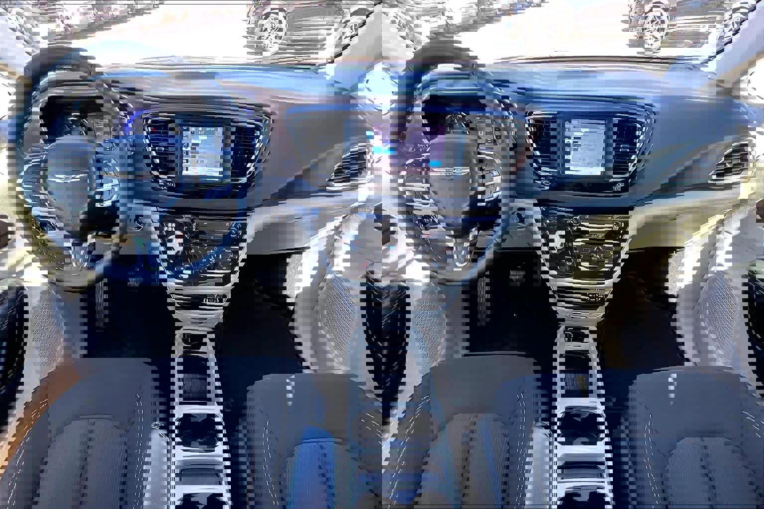 Used 2024 Chrysler Voyager LX image 16