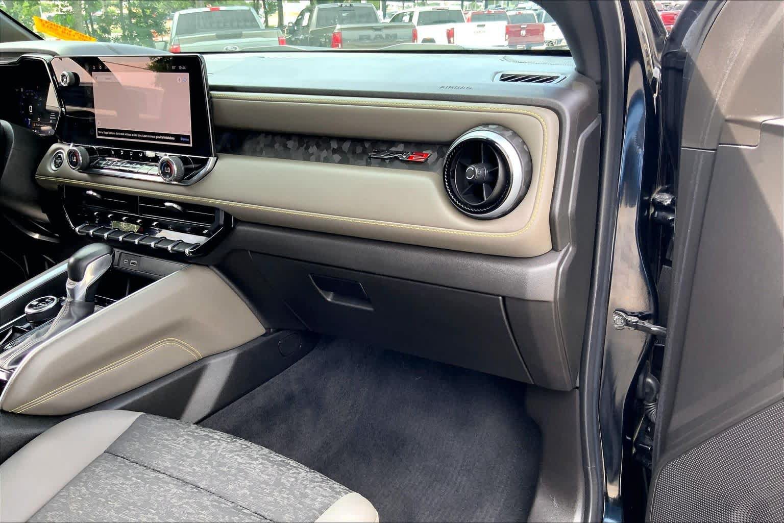 Used 2024 Chevrolet Colorado ZR2 w/ Safety Package AWD/4WD image 17