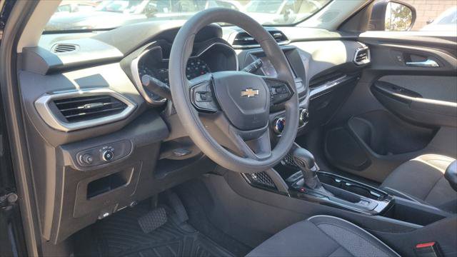 Used 2021 Chevrolet TrailBlazer LS w/ LPO, Blackout Package FWD image 16