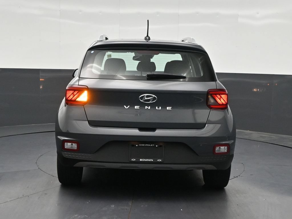 Used 2024 Hyundai Venue SEL FWD image 4