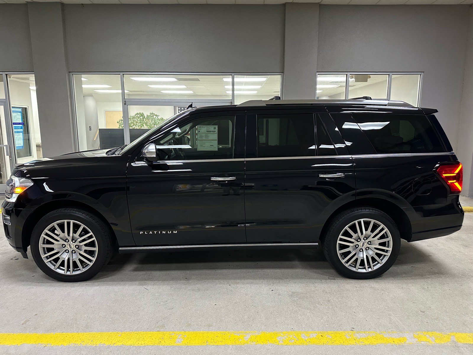 Certified 2023 Ford Expedition Platinum image 4