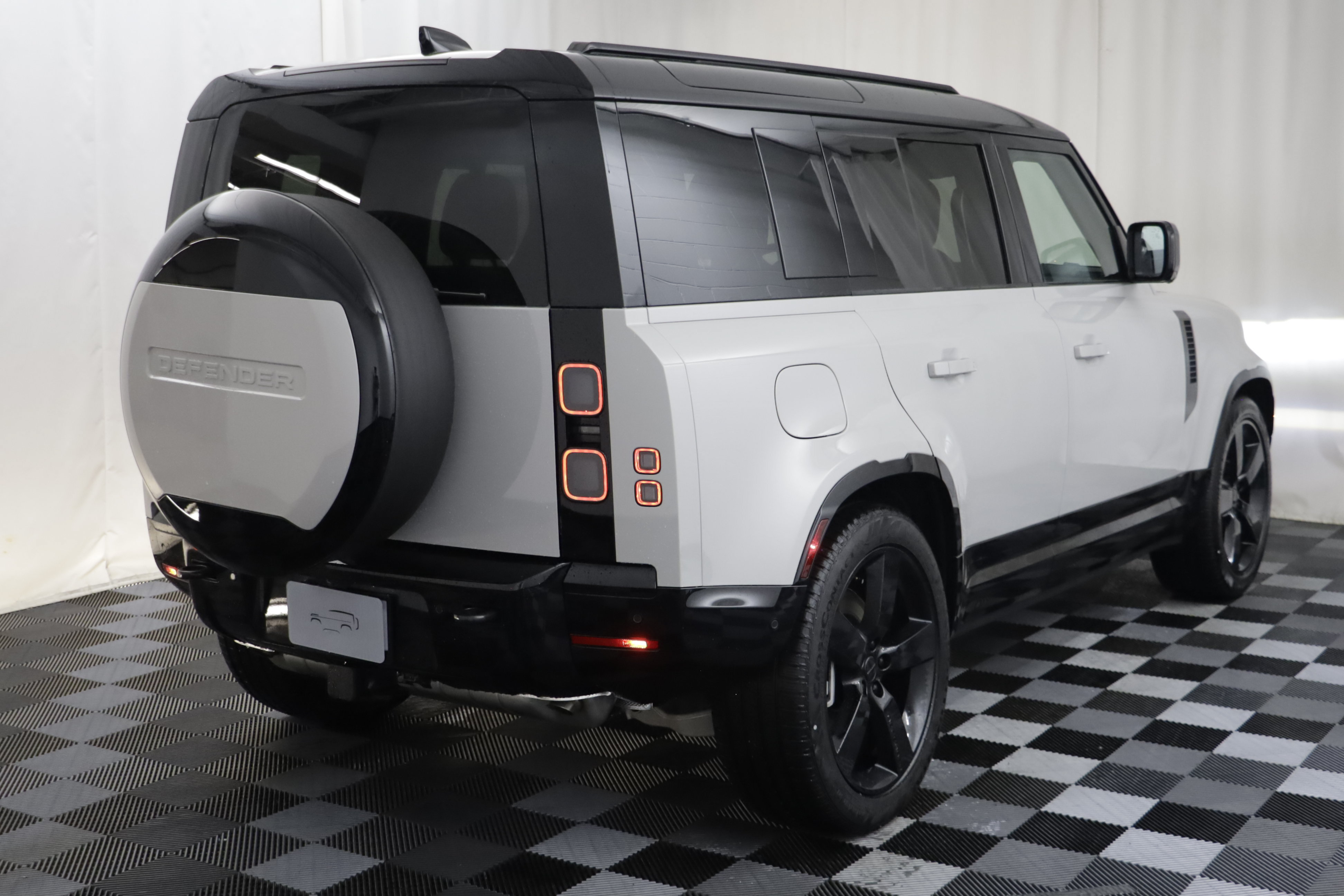 New 2026 Land Rover Defender 110 X-Dynamic SE AWD/4WD image 19