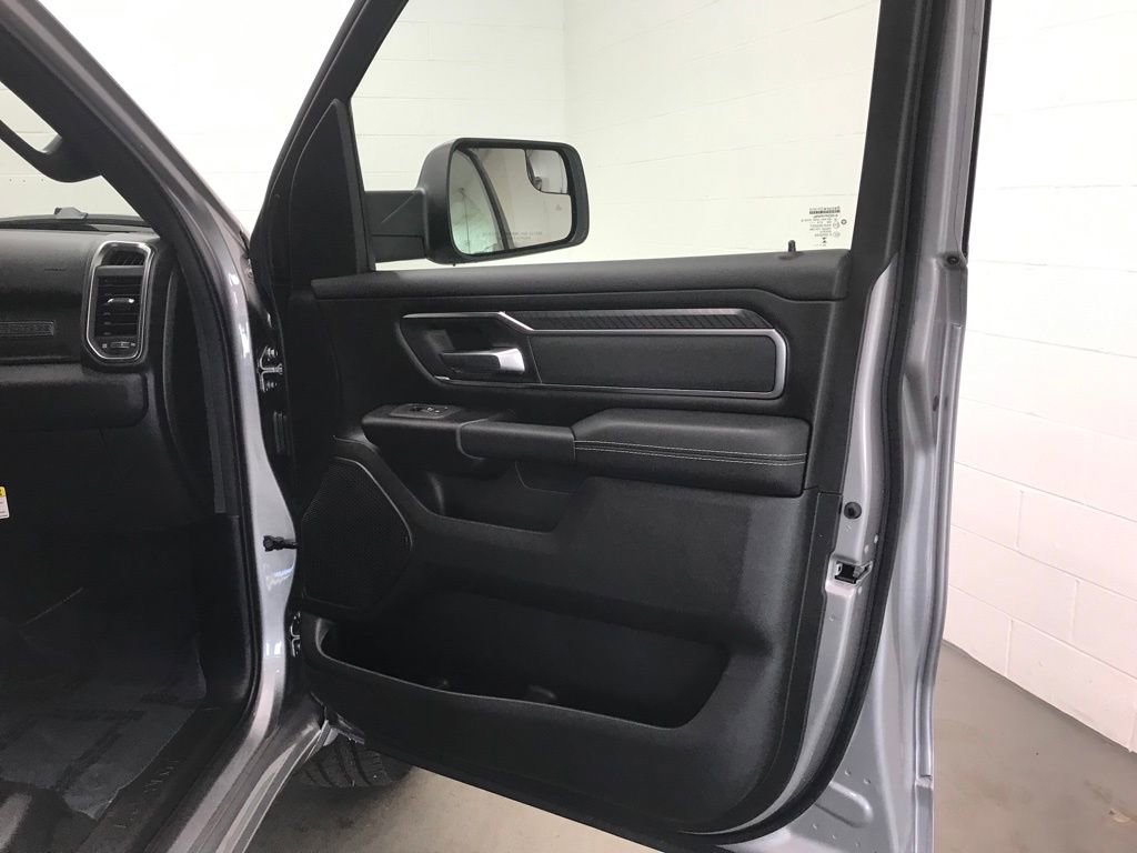 New 2026 RAM 1500 4x4 Crew Cab image 36