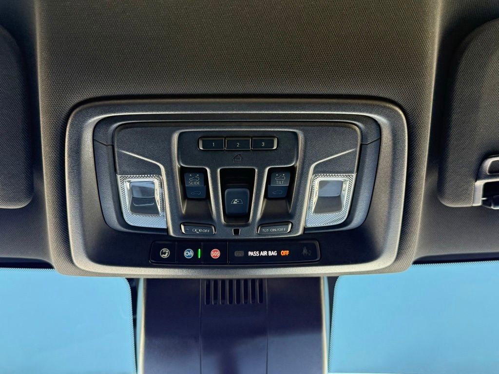 Used 2024 Chevrolet Silverado 2500 High Country w/ High Country Premium Package AWD/4WD image 31