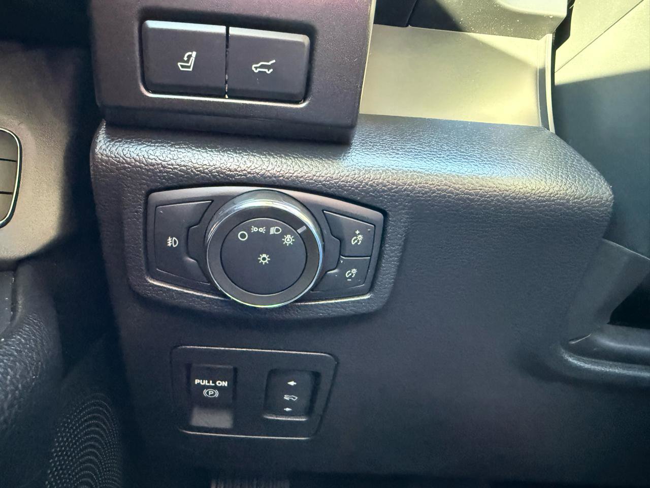 Used 2021 Ford Expedition Limited image 27