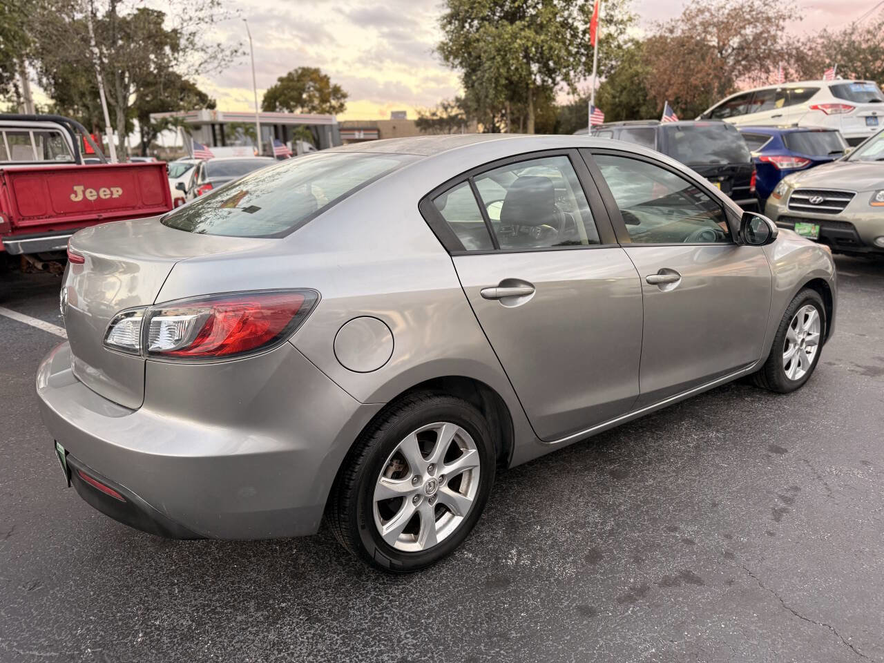 Used 2010 MAZDA MAZDA3 i Touring image 9