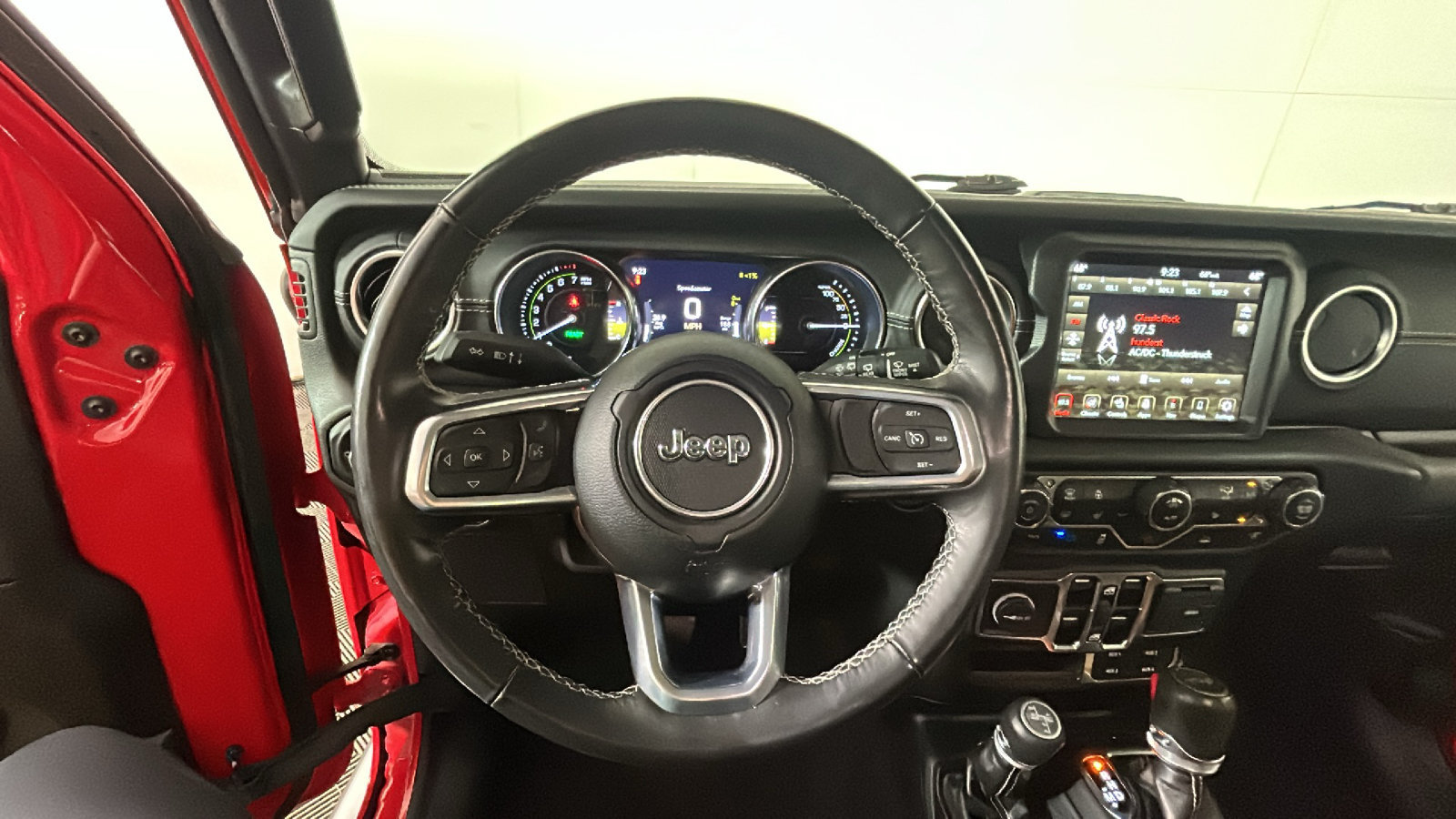 Used 2023 Jeep Wrangler Unlimited Sahara w/ Cold Weather Group AWD/4WD image 17