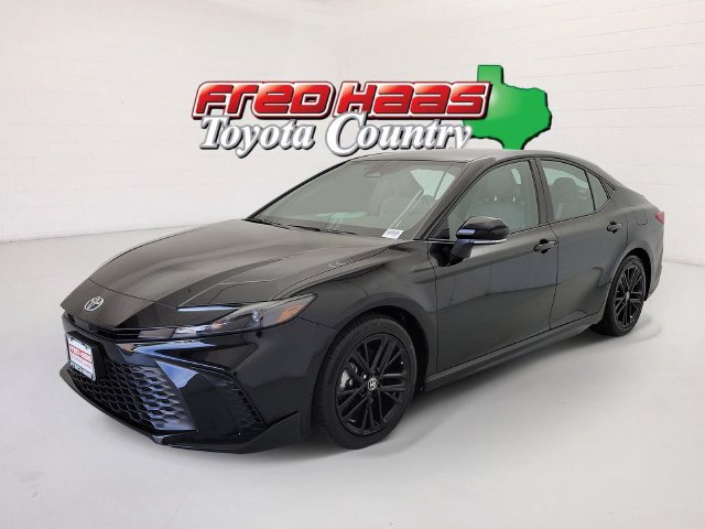 Used 2025 Toyota Camry SE w/ Convenience Package FWD image 1