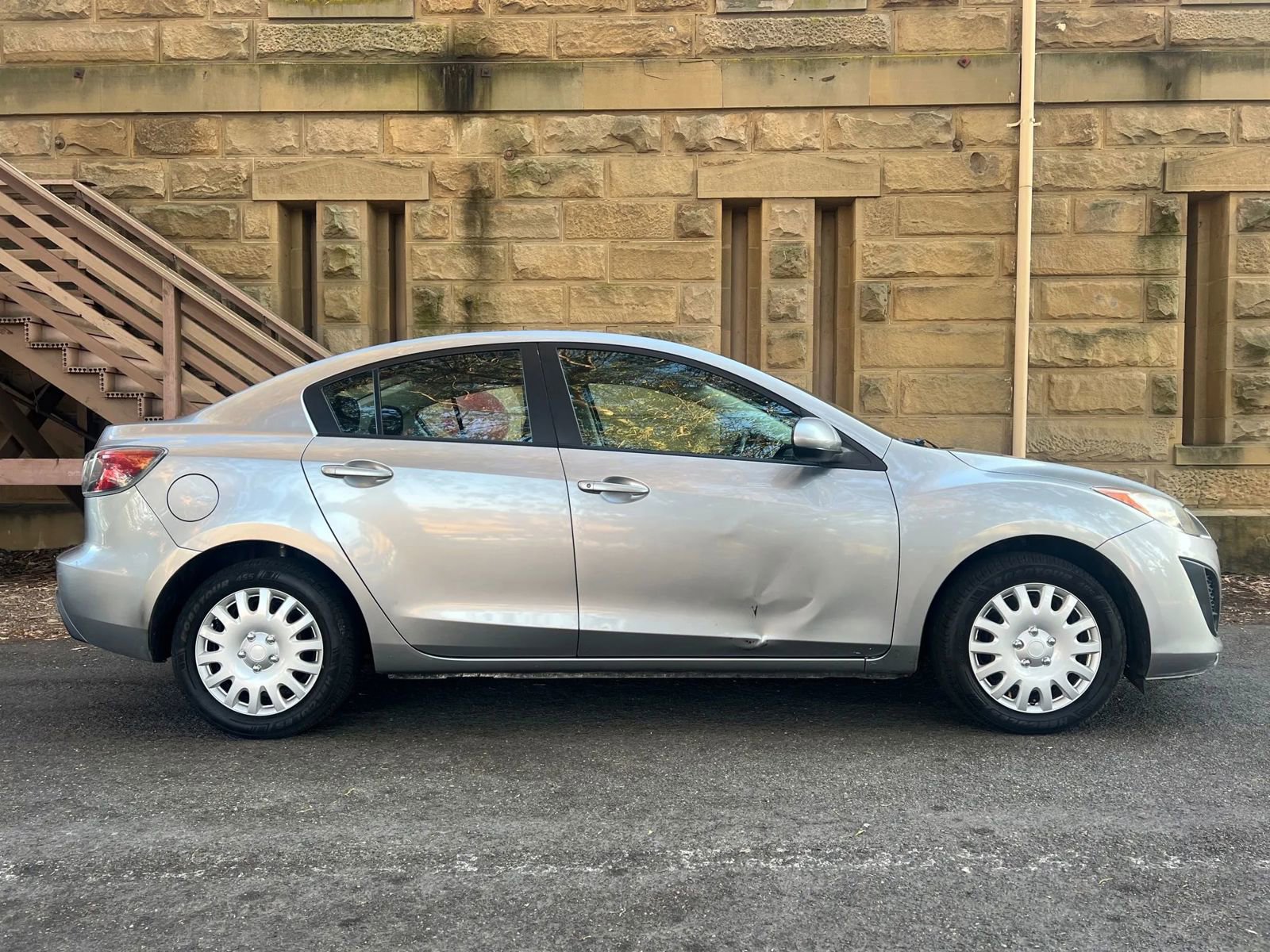 Used 2011 MAZDA MAZDA3 i Sport image 3