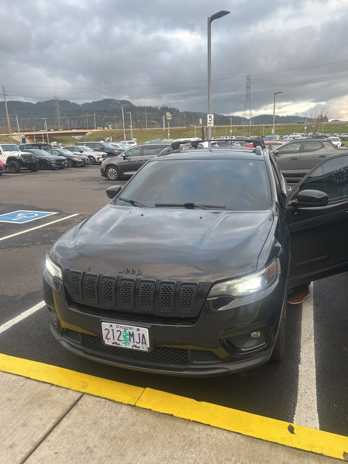 Used 2020 Jeep Cherokee Latitude Plus image 2