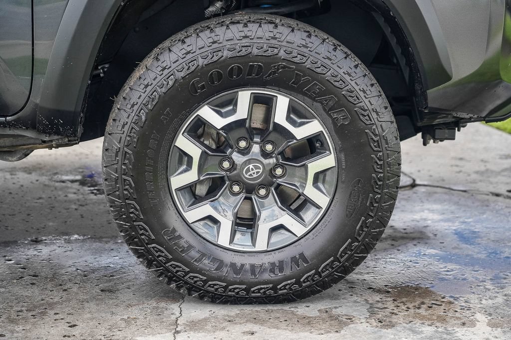 Used 2023 Toyota Tacoma TRD Off-Road w/ Technology Package AWD/4WD image 12