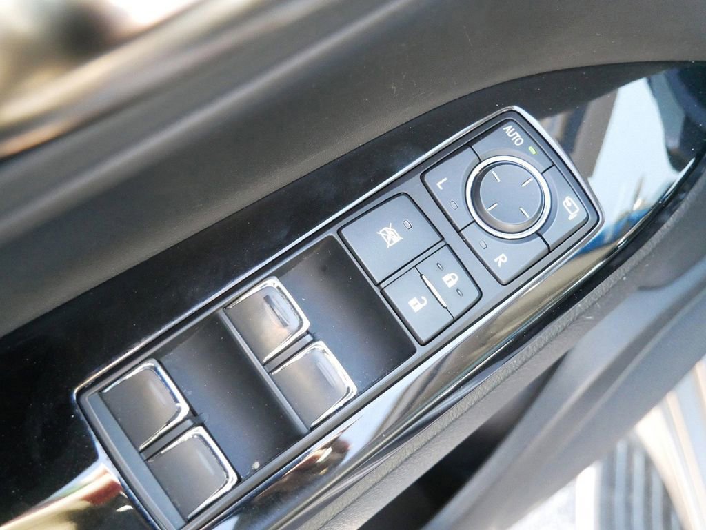 Used 2018 Lexus LX 570 4WD image 15