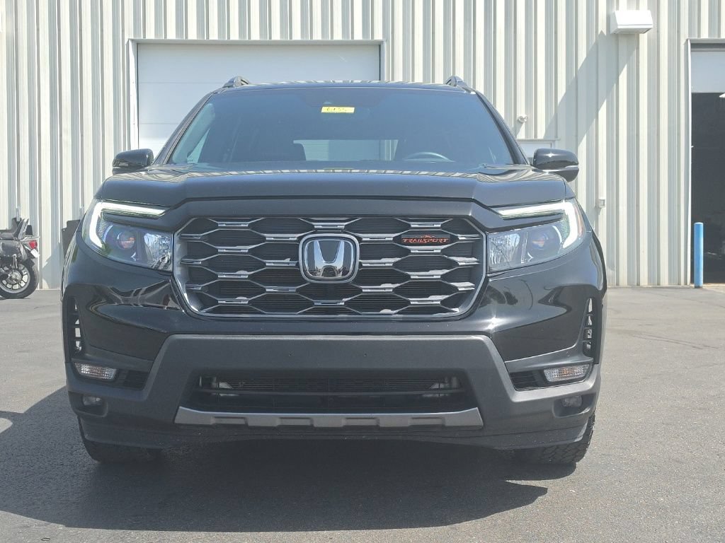Certified 2025 Honda Passport TrailSport image 2