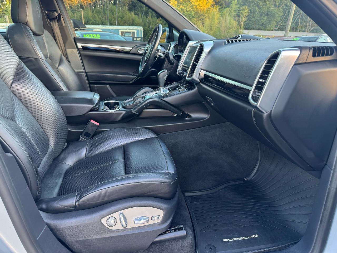 Used 2018 Porsche Cayenne AWD/4WD image 19