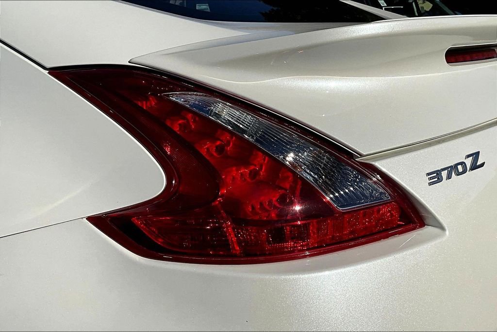 Used 2016 Nissan 370Z NISMO image 19