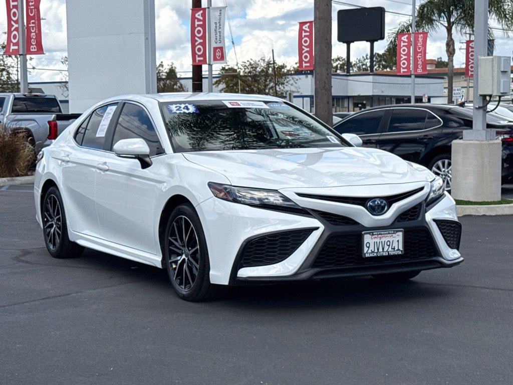Certified 2024 Toyota Camry SE FWD image 1
