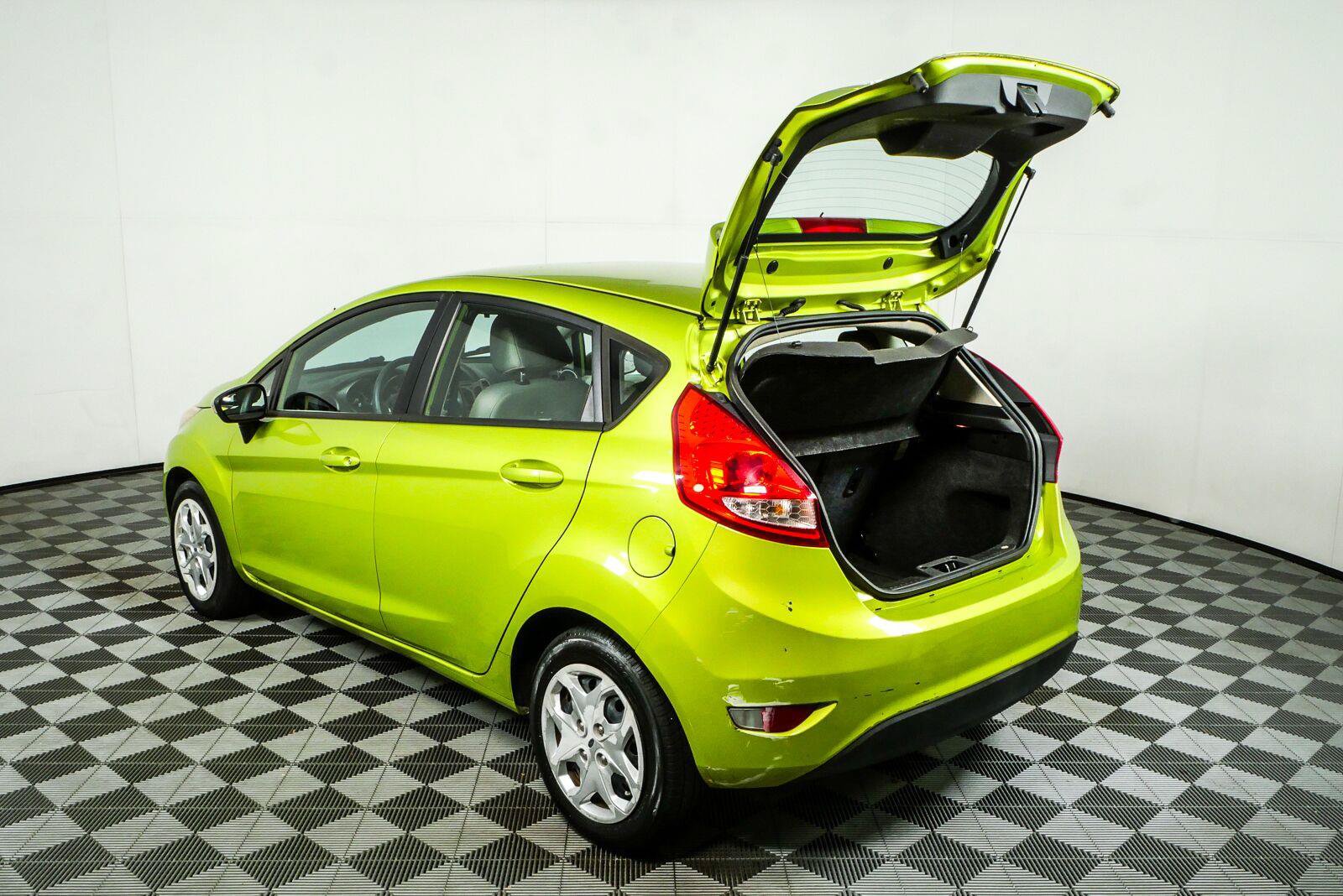 Used 2013 Ford Fiesta SE FWD image 30