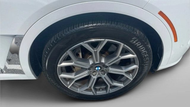 Used 2023 BMW X7 xDrive40i AWD/4WD image 10