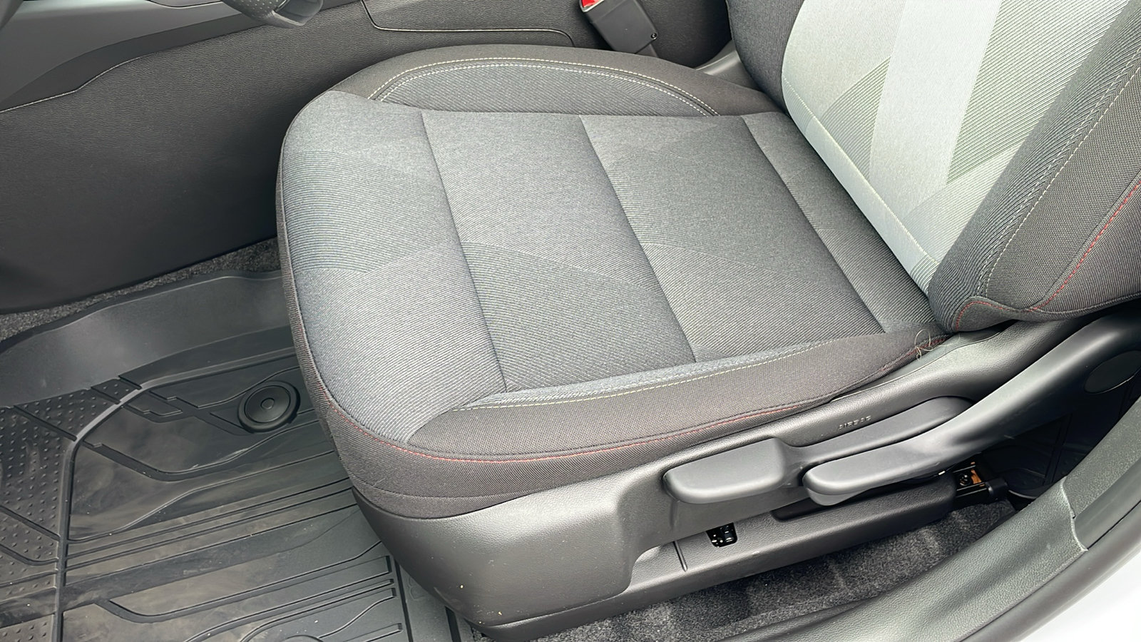 New 2026 Chevrolet Trax RS w/ Sunroof Package FWD image 17