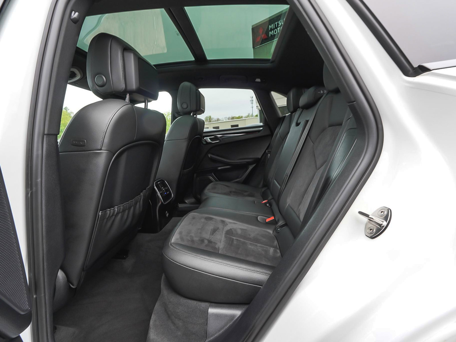 Used 2021 Porsche Macan S AWD/4WD image 35