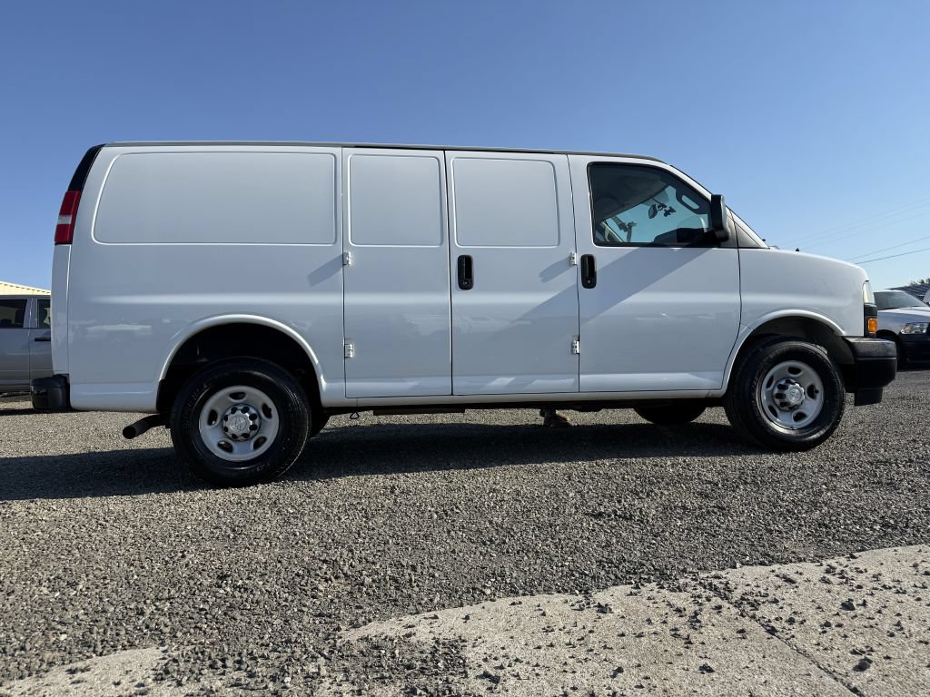 Used 2018 Chevrolet Express 2500 w/ Driver Convenience Package RWD image 5