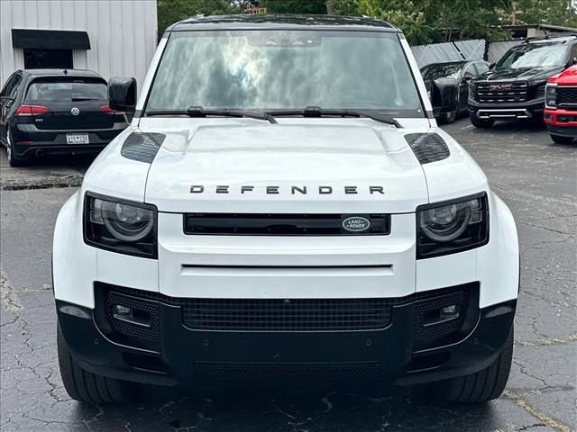 Used 2025 Land Rover Defender 130 X-Dynamic SE AWD/4WD image 4