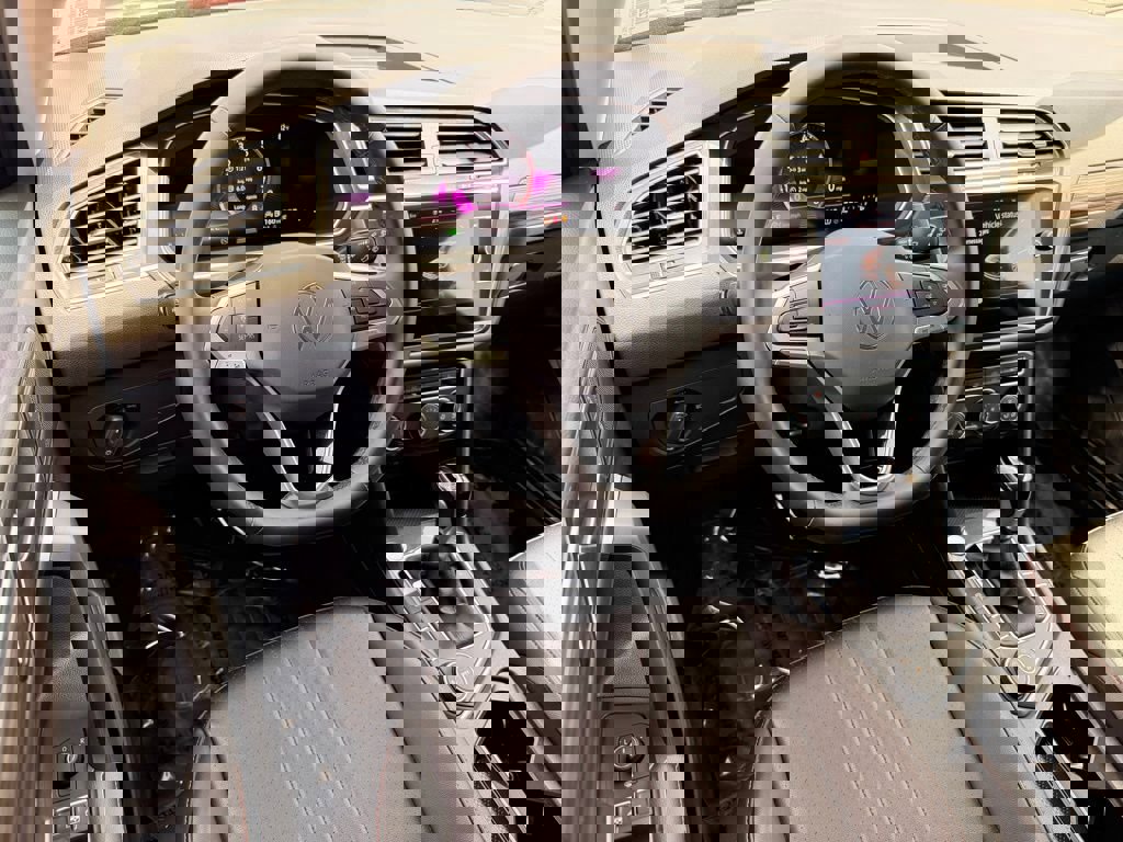 Used 2024 Volkswagen Tiguan Wolfsburg Edition image 24