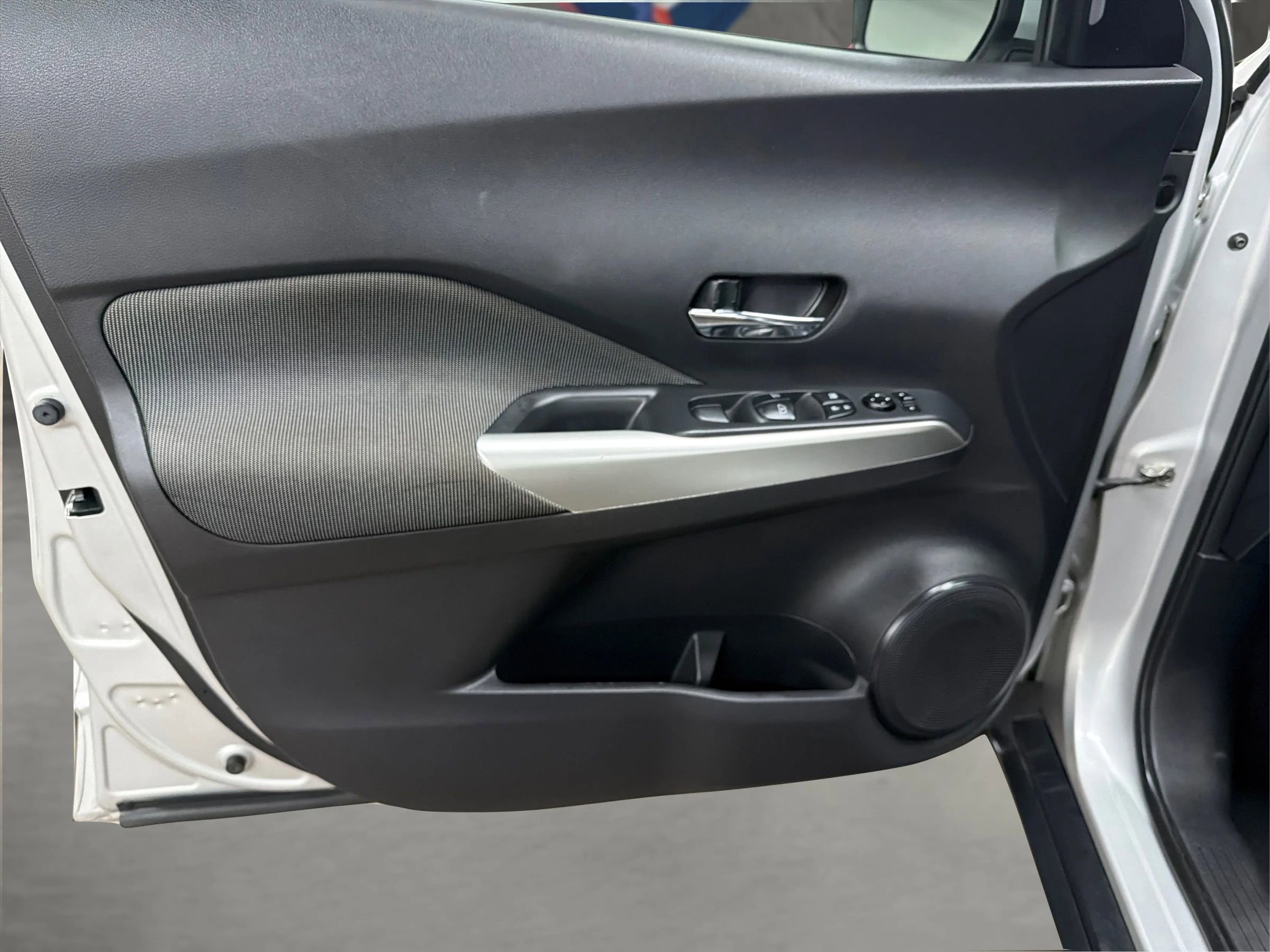 Used 2019 Nissan Kicks SV image 35