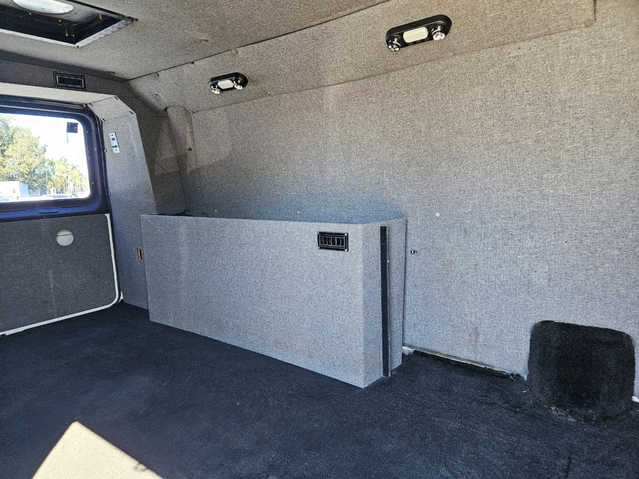 Used 2001 Ford E-350 and Econoline 350 Extended Super Duty image 23