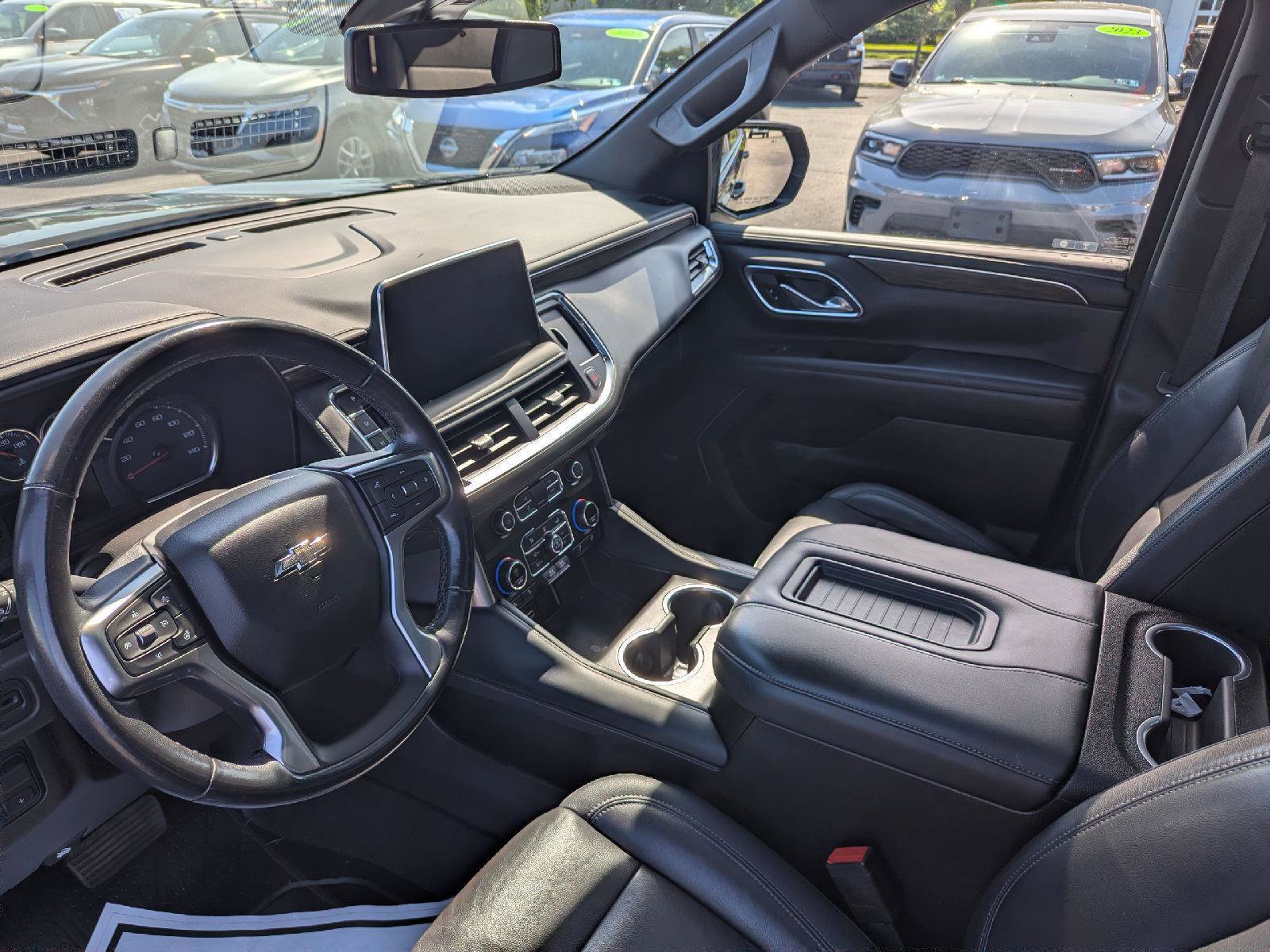 Used 2021 Chevrolet Suburban Z71 w/ Z71 Signature Package AWD/4WD image 13