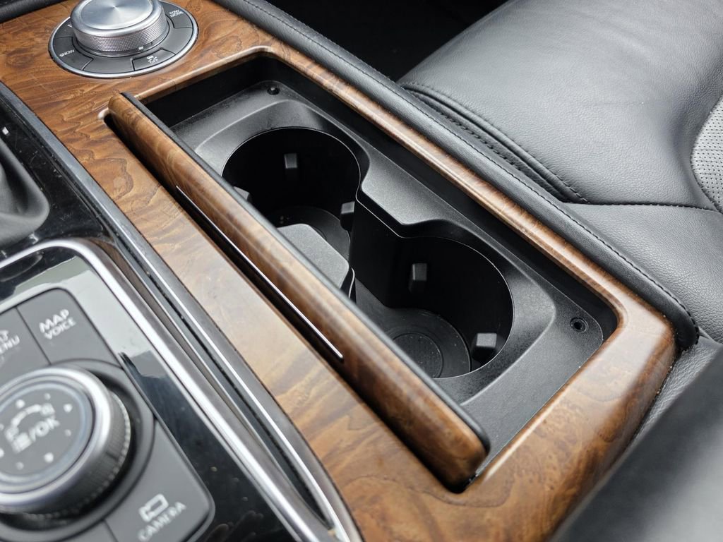 Used 2024 Nissan Armada SL w/ Captain's Chairs Package image 32