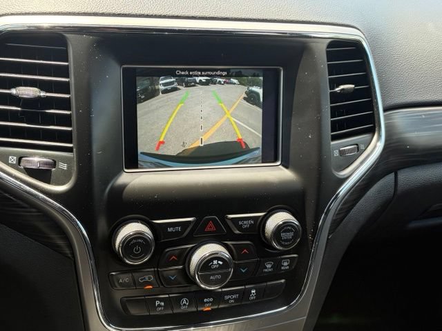 Used 2020 Jeep Grand Cherokee Laredo AWD/4WD image 3