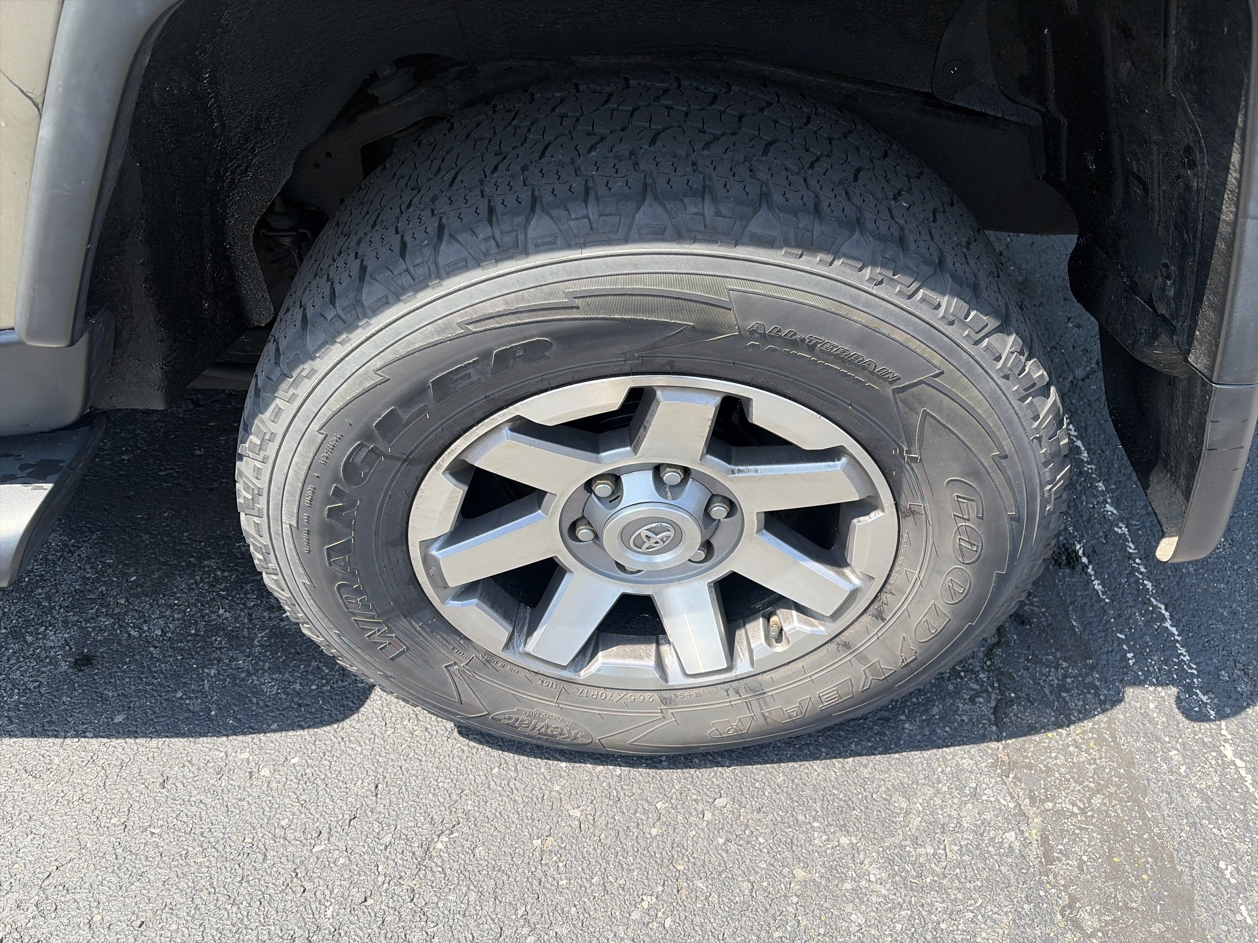 Used 2014 Toyota FJ Cruiser 4WD w/ Upgrade Package image 10