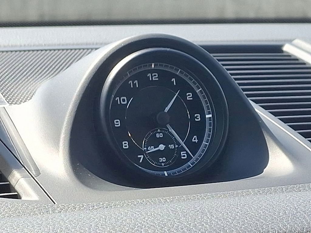 Certified 2025 Porsche Macan image 24