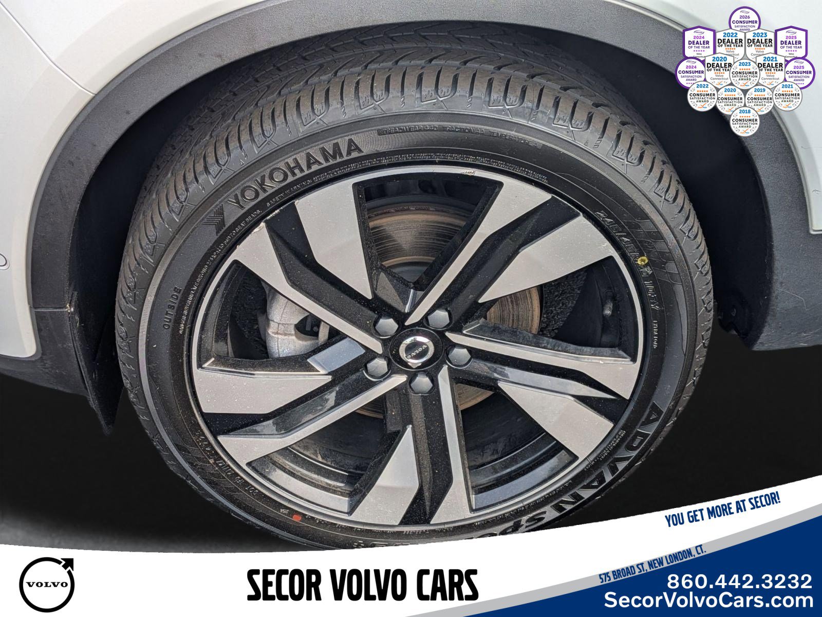 Used 2024 Volvo XC40 B5 Plus w/ Protection Package Premier AWD/4WD image 30