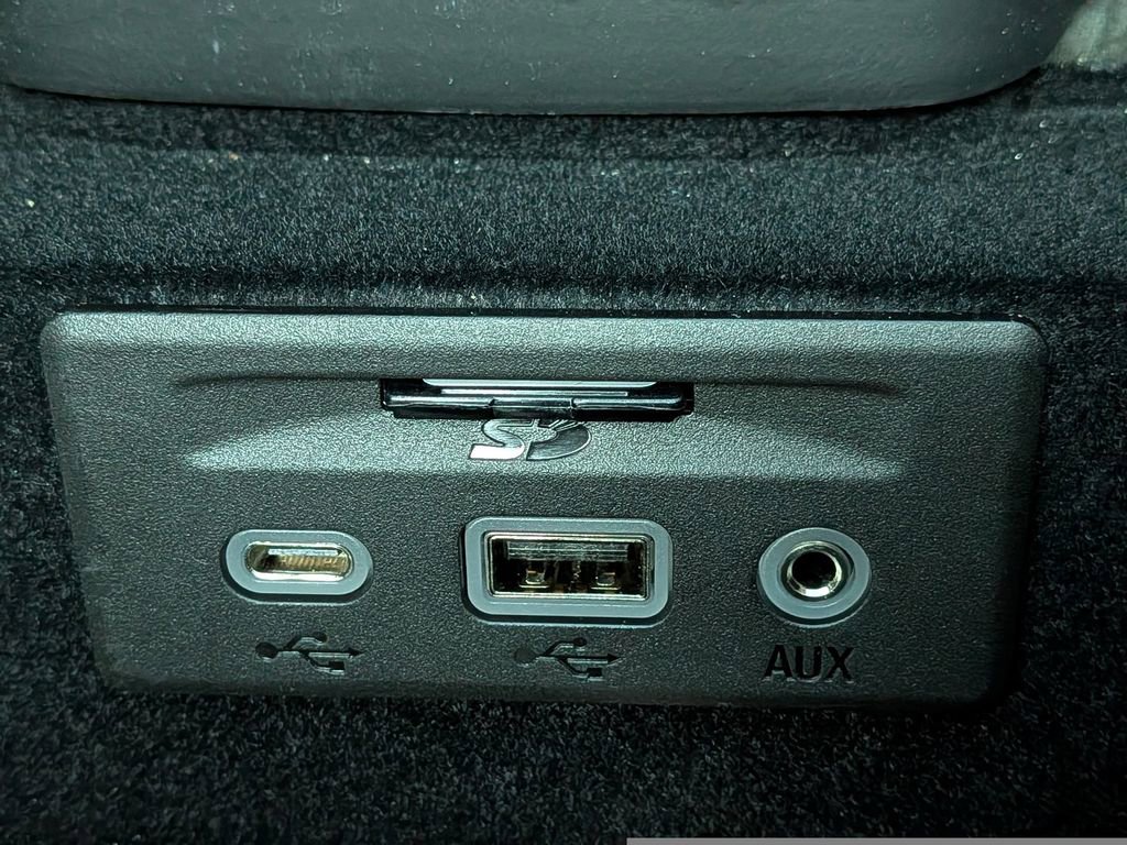 Used 2023 Chevrolet Corvette Stingray Premium Cpe w/ Z51 Performance Package image 22